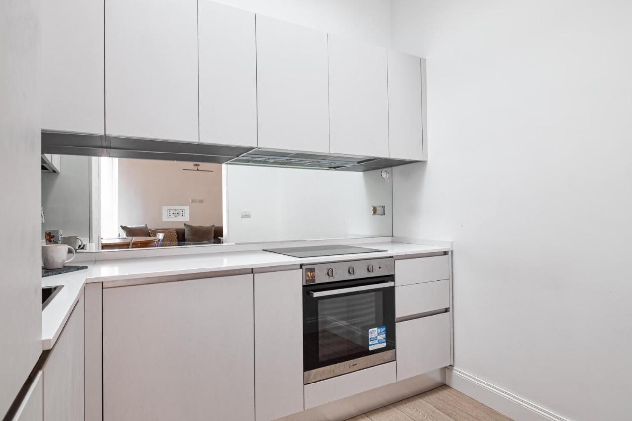 Fontana Di Trevi!! Comfy&Elegant 3Bedroom 2Bath Rome Bagian luar foto